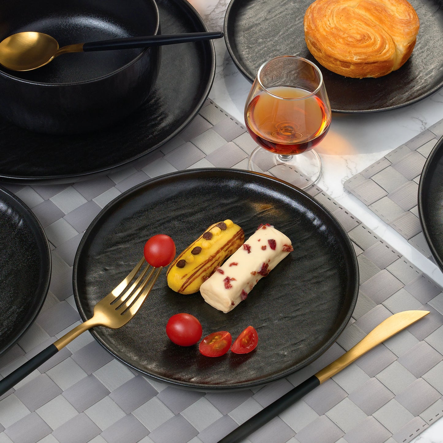 Ari Black 12 Piece Dinnerware Set