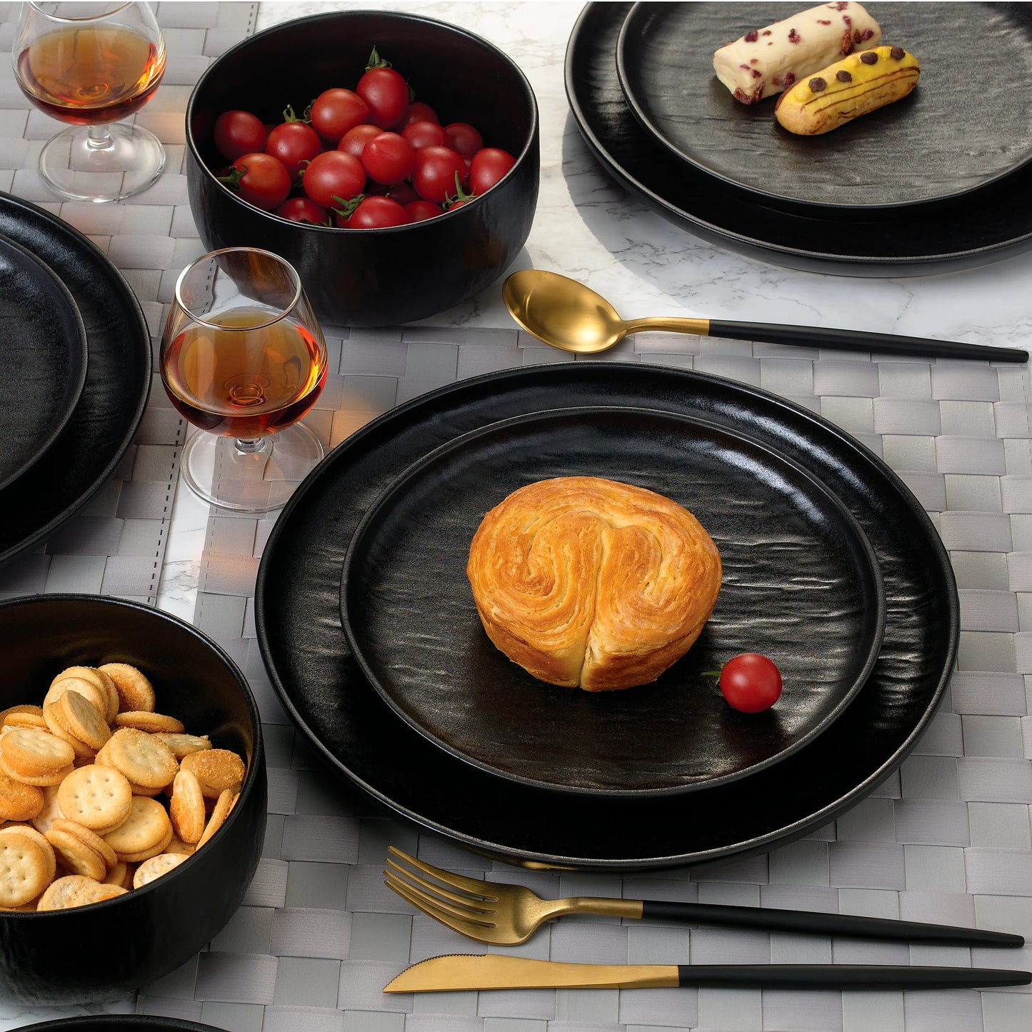 Ari Black 12 Piece Dinnerware Set