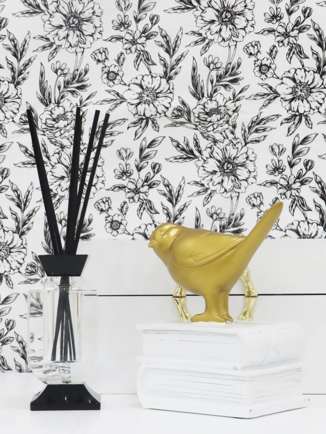Crystal Diffuser With Black Accents - Lily Of The Valley Scent